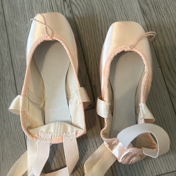 Suffolk Stellar Pink Standard 6x Pointe Shoe - Picture 3 of 6